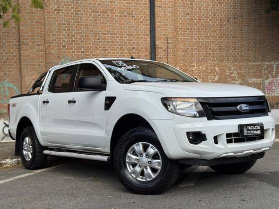 FORD RANGER 3.2 XLS 4X4 CD 20V DIESEL 4P AUTOMÁTICO FORD RANGER 3.2 XLS 4X4 CD 20V DIESEL 4P AUTOMÁTICO